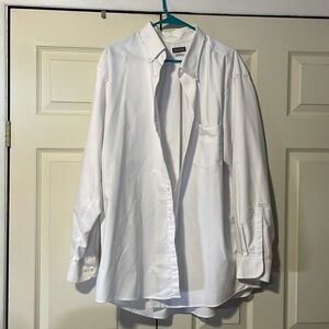 White button down shirt Van Huesen brand 17 1/2 -18 neck 34/35 sleeves